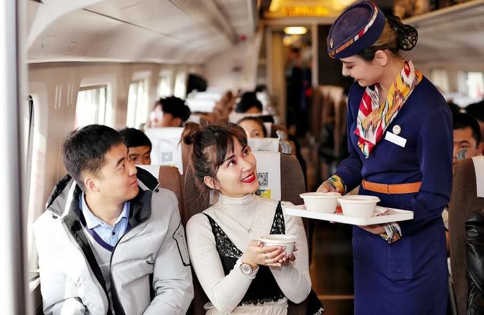 铁路专用测量赋能新疆旅游专列提质升级
